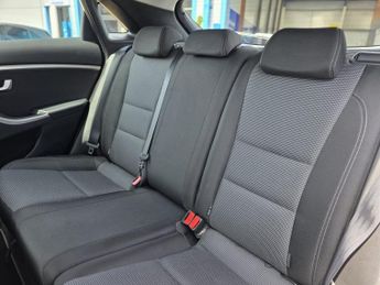 HYUNDAI I30 1.6 CRDi Active Hatchback 5dr Diesel Auto Euro 5 (110 ps)