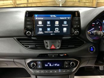 HYUNDAI I30 1.6 CRDi Blue Drive Premium SE Hatchback 5dr Diesel DCT Euro 6 (