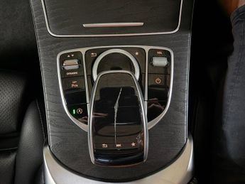 MERCEDES-BENZ C CLASS 2.1 C250d AMG Line (Premium Plus) Saloon 4dr Diesel G-Tronic+ 4M
