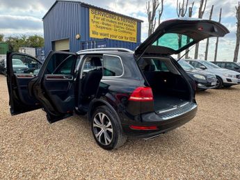VOLKSWAGEN TOUAREG 3.0 TDI V6 BlueMotion Tech SE SUV 5dr Diesel Tiptronic 4WD Euro 