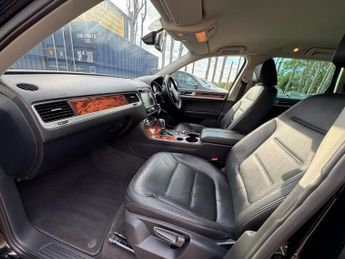VOLKSWAGEN TOUAREG 3.0 TDI V6 BlueMotion Tech SE SUV 5dr Diesel Tiptronic 4WD Euro 