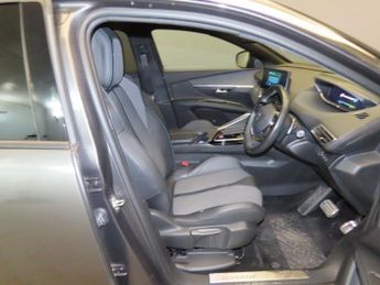 PEUGEOT 3008 1.6 13.2kWh Allure Premium + SUV 5dr Petrol Plug-in Hybrid e-EAT