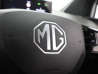 MG MG 4 64kWh SE Long Range Hatchback 5dr Electric Auto (203 ps)