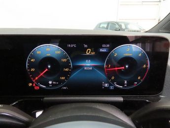 MERCEDES-BENZ GLA CLASS 2.0 GLA200d AMG Line (Premium) SUV 5dr Diesel 8G-DCT Euro 6 (s/s
