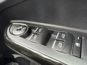 FORD B-MAX 1.6 Zetec MPV 5dr Petrol Powershift Euro 5 (105 ps) AUTOMATIC 