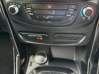 FORD B-MAX 1.6 Zetec MPV 5dr Petrol Powershift Euro 5 (105 ps) AUTOMATIC 