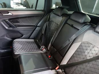 VOLKSWAGEN TIGUAN 1.5 TSI R-Line SUV 5dr Petrol DSG Euro 6 (s/s) (150 ps)