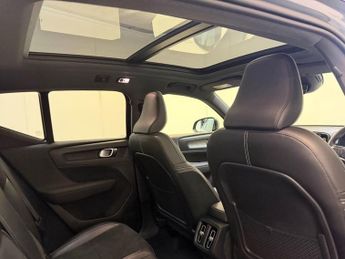 VOLVO XC40 2.0 T5 R-Design SUV 5dr Petrol Auto AWD Euro 6 (s/s) (247 ps)