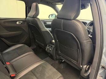 VOLVO XC40 2.0 T5 R-Design SUV 5dr Petrol Auto AWD Euro 6 (s/s) (247 ps)
