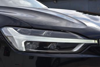 VOLVO XC60 2.0h T6 Recharge 11.6kWh Inscription Expression SUV 5dr Petrol P