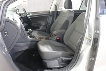 VOLKSWAGEN GOLF 1.6 TDI SE Nav Hatchback 5dr Diesel DSG Euro 6 (s/s) (115 ps)
