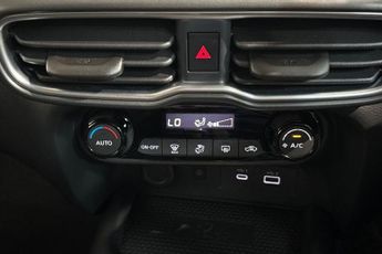 NISSAN JUKE 1.6 N-Connecta SUV 5dr Petrol Hybrid Auto Euro 6 (143 ps) Rear V