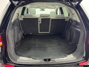 LAND ROVER DISCOVERY SPORT 2.0 TD4 HSE Black SUV 5dr Diesel Auto 4WD Euro 6 (s/s) (180 ps)