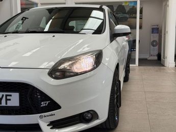FORD FOCUS 2.0T EcoBoost ST-2 Hatchback 5dr Petrol Manual Euro 5 (s/s) (250