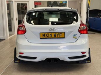 FORD FOCUS 2.0T EcoBoost ST-2 Hatchback 5dr Petrol Manual Euro 5 (s/s) (250