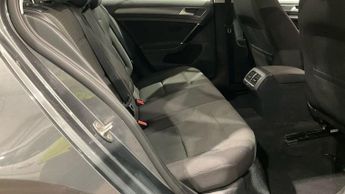 VOLKSWAGEN GOLF 2.0 TDI BlueMotion Tech SE Nav Hatchback 5dr Diesel DSG Euro 6 (