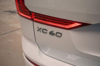 VOLVO XC60 2.0 D4 R-Design Pro SUV 5dr Diesel Auto AWD Euro 6 (s/s) (190 ps