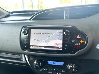 TOYOTA YARIS 1.5 VVT-h Icon Hatchback 5dr Petrol Hybrid E-CVT Euro 6 (Safety 