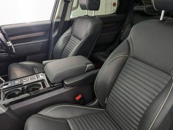 LAND ROVER DISCOVERY 3.0 TD V6 HSE SUV 5dr Diesel Auto 4WD Euro 6 (s/s) (258 ps)
