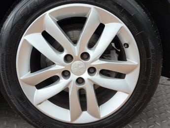 PEUGEOT 508 1.6 e-HDi Active Saloon 4dr Diesel EGC Euro 5 (s/s) (112 ps)