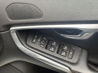 VOLVO V40 1.6 D2 R-Design Hatchback 5dr Diesel Powershift Euro 5 (s/s) (11