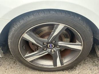 VOLVO V40 1.6 D2 R-Design Hatchback 5dr Diesel Powershift Euro 5 (s/s) (11