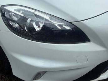VOLVO V40 1.6 D2 R-Design Hatchback 5dr Diesel Powershift Euro 5 (s/s) (11