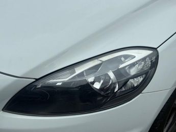 VOLVO V40 1.6 D2 R-Design Hatchback 5dr Diesel Powershift Euro 5 (s/s) (11