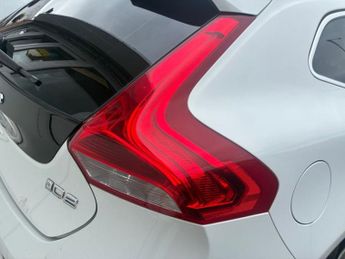 VOLVO V40 1.6 D2 R-Design Hatchback 5dr Diesel Powershift Euro 5 (s/s) (11