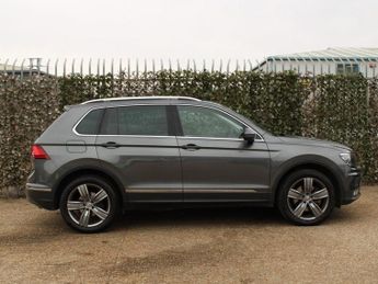 VOLKSWAGEN TIGUAN 2.0 TDI SEL SUV 5dr Diesel DSG 4Motion Euro 6 (s/s) (190 ps)