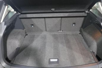 VOLKSWAGEN TIGUAN 2.0 TDI SEL SUV 5dr Diesel DSG Euro 6 (s/s) (150 ps)