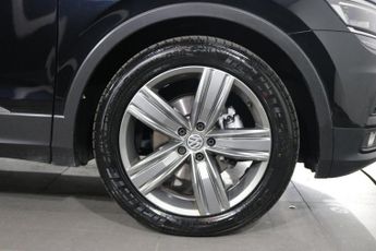 VOLKSWAGEN TIGUAN 2.0 TDI SEL SUV 5dr Diesel DSG Euro 6 (s/s) (150 ps)