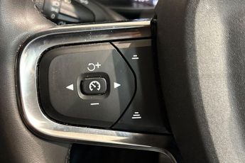 VOLVO XC40 2.0 B4 MHEV R-Design SUV 5dr Petrol Hybrid DCT Auto AWD Euro 6 (