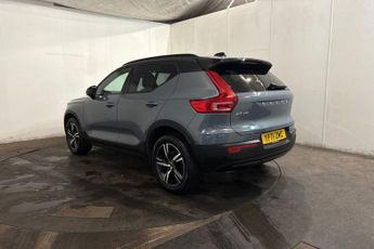VOLVO XC40 2.0 B4 MHEV R-Design SUV 5dr Petrol Hybrid DCT Auto AWD Euro 6 (