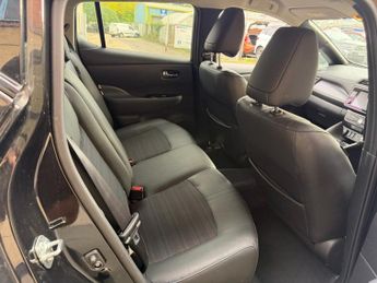 NISSAN LEAF 40kWh N-Connecta Hatchback 5dr Electric Auto (150 ps)