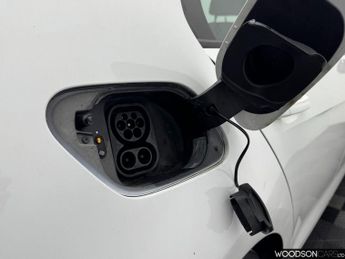 VOLKSWAGEN E-GOLF e-Golf Hatchback 5dr Electric Auto (115 ps)
