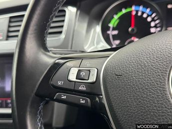 VOLKSWAGEN E-GOLF e-Golf Hatchback 5dr Electric Auto (115 ps)