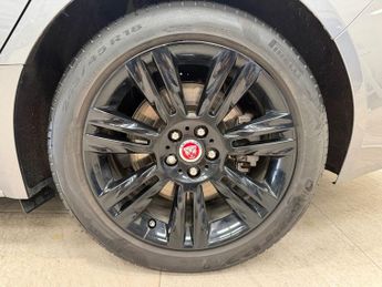 JAGUAR XF 2.0d Chequered Flag Saloon 4dr Diesel Auto Euro 6 (s/s) (180 ps)