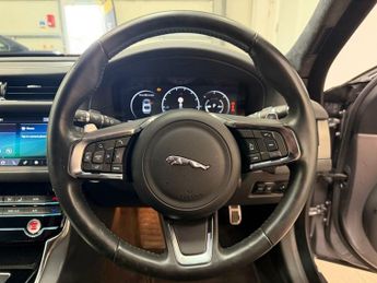JAGUAR XF 2.0d Chequered Flag Saloon 4dr Diesel Auto Euro 6 (s/s) (180 ps)