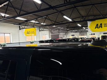 LAND ROVER DISCOVERY 4 3.0 SD V6 HSE SUV 5dr Diesel Auto 4WD Euro 6 (s/s) (256 bhp)