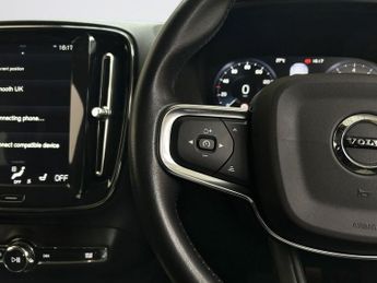 VOLVO XC40 1.5 T3 Momentum SUV 5dr Petrol Auto Euro 6 (s/s) (163 ps)