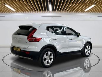 VOLVO XC40 1.5 T3 Momentum SUV 5dr Petrol Auto Euro 6 (s/s) (163 ps)