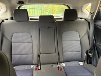 HYUNDAI TUCSON 1.6 GDi Blue Drive SE Nav SUV 5dr Petrol Manual Euro 6 (s/s) (13