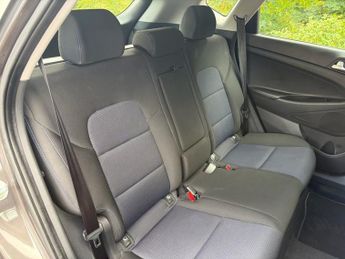 HYUNDAI TUCSON 1.6 GDi Blue Drive SE Nav SUV 5dr Petrol Manual Euro 6 (s/s) (13