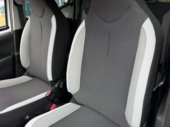 TOYOTA AYGO 1.0 VVT-i x-press Hatchback 5dr Petrol x-shift Euro 6 (68 ps)