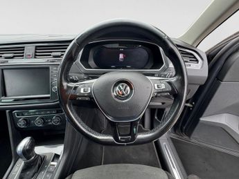 VOLKSWAGEN TIGUAN 2.0 TDI BlueMotion Tech SEL SUV 5dr Diesel DSG Euro 6 (s/s) (150