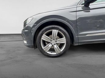 VOLKSWAGEN TIGUAN 2.0 TDI BlueMotion Tech SEL SUV 5dr Diesel DSG Euro 6 (s/s) (150