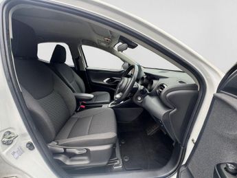 TOYOTA YARIS 1.5 VVT-h Design Hatchback 5dr Petrol Hybrid E-CVT Euro 6 (s/s) 