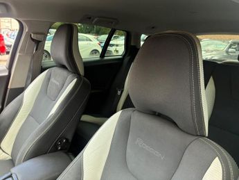 VOLVO V60 2.4 D5 R-Design Estate 5dr Diesel Geartronic Euro 5 (205 ps)