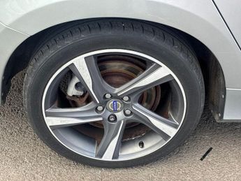 VOLVO V60 2.4 D5 R-Design Estate 5dr Diesel Geartronic Euro 5 (205 ps)